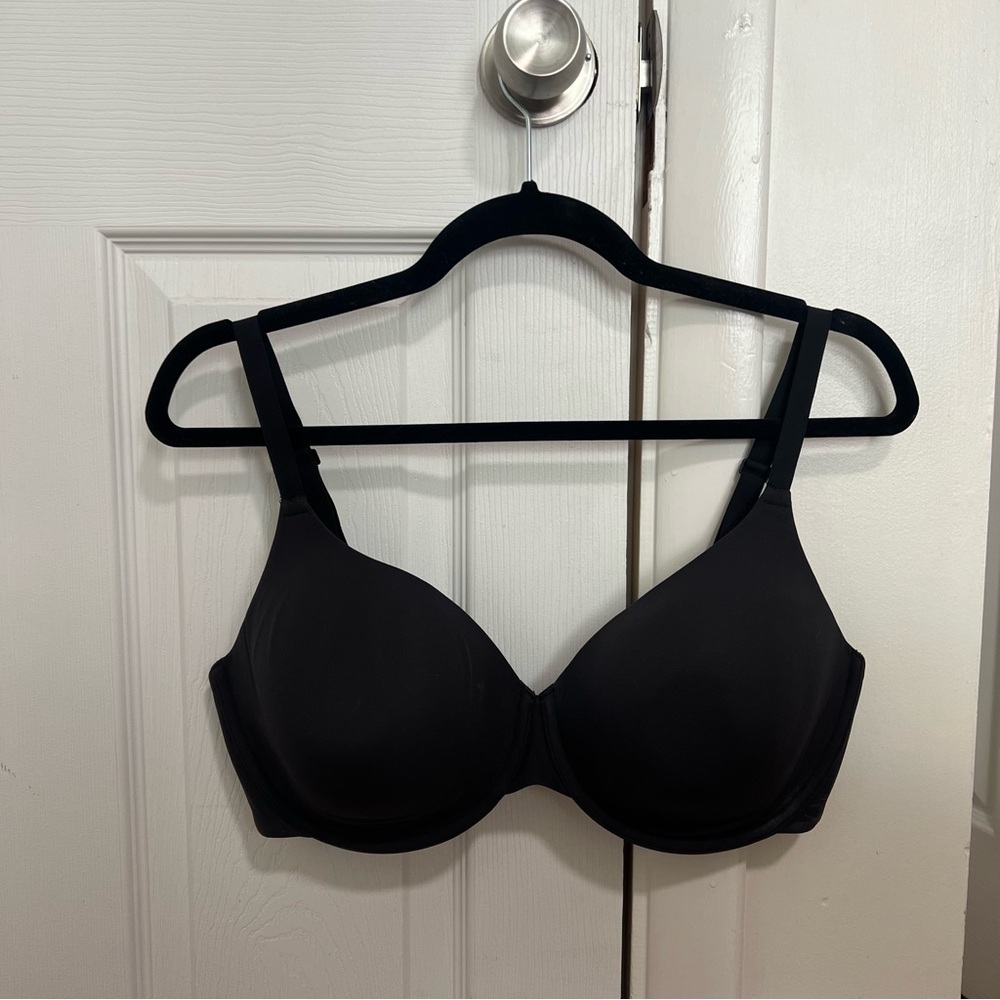 Skims Fits Everybody T-shirt Bra in Black